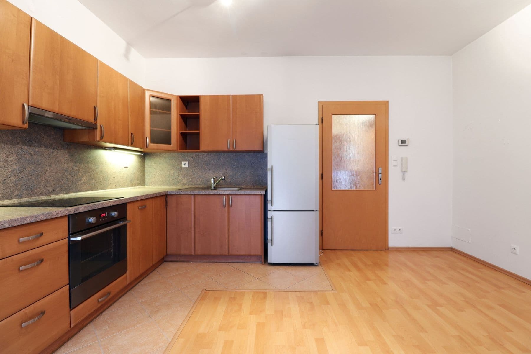 Prenájom bytu 2-izbový 42 m², Meteorologická, Praha, Praha Prenájom bytu 2-izbový 42 m², Meteorologická, Praha, Praha