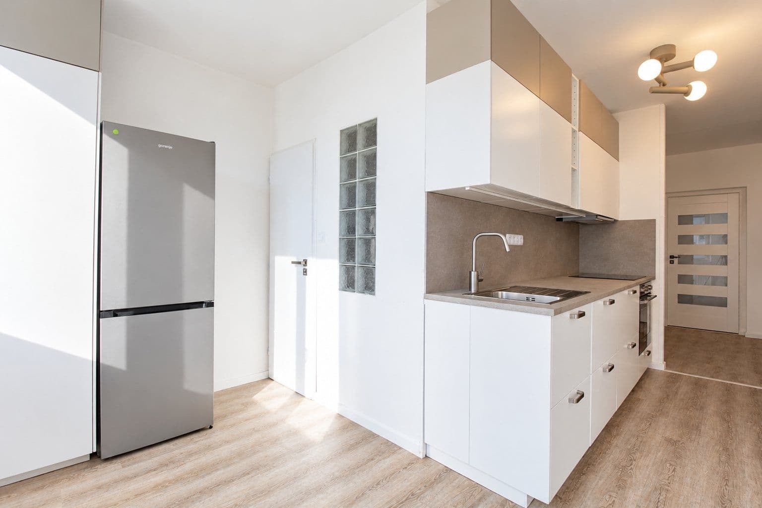 Prenájom bytu 4-izbový 77 m², Nedašovská, Praha, Praha Prenájom bytu 4-izbový 77 m², Nedašovská, Praha, Praha