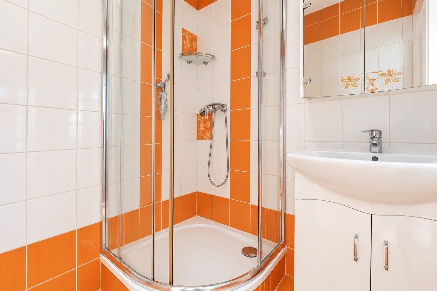 Prenájom bytu 4-izbový 77 m², Nedašovská, Praha, Praha Prenájom bytu 4-izbový 77 m², Nedašovská, Praha, Praha