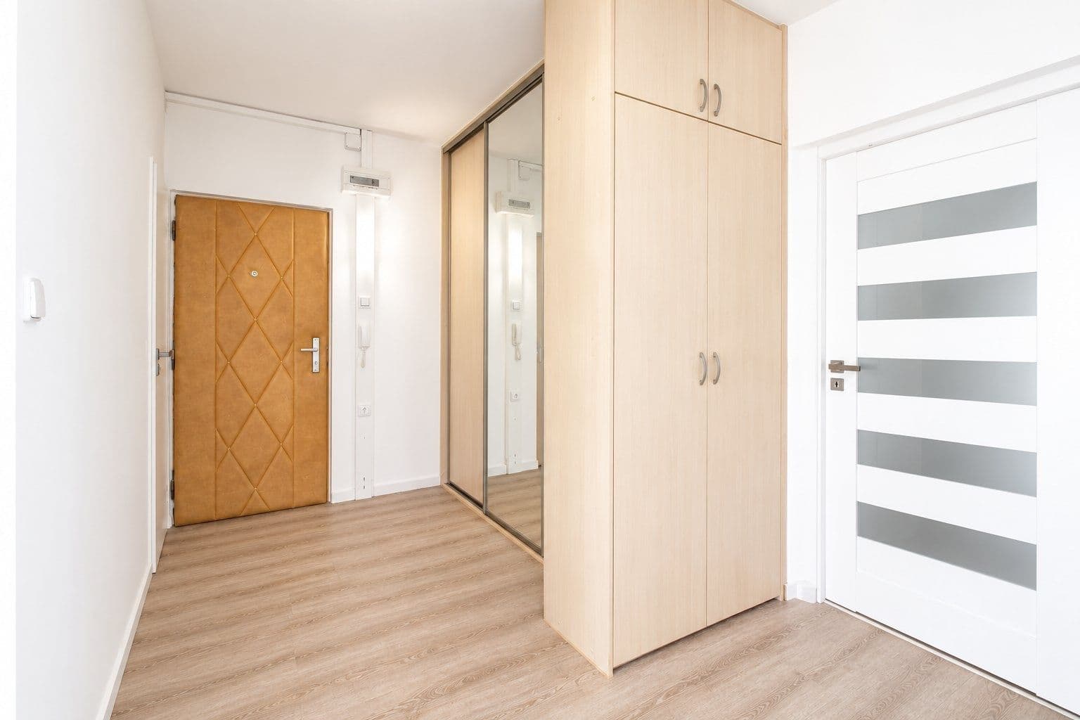 Prenájom bytu 4-izbový 77 m², Nedašovská, Praha, Praha Prenájom bytu 4-izbový 77 m², Nedašovská, Praha, Praha