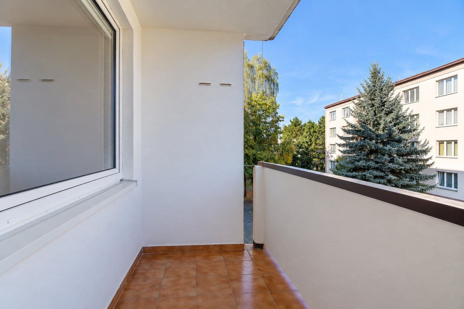 Prenájom bytu 4-izbový 77 m², Nedašovská, Praha, Praha Prenájom bytu 4-izbový 77 m², Nedašovská, Praha, Praha