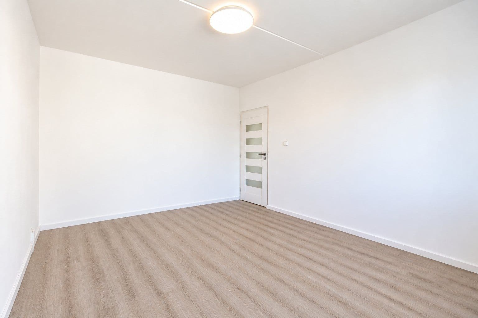 Prenájom bytu 4-izbový 77 m², Nedašovská, Praha, Praha Prenájom bytu 4-izbový 77 m², Nedašovská, Praha, Praha