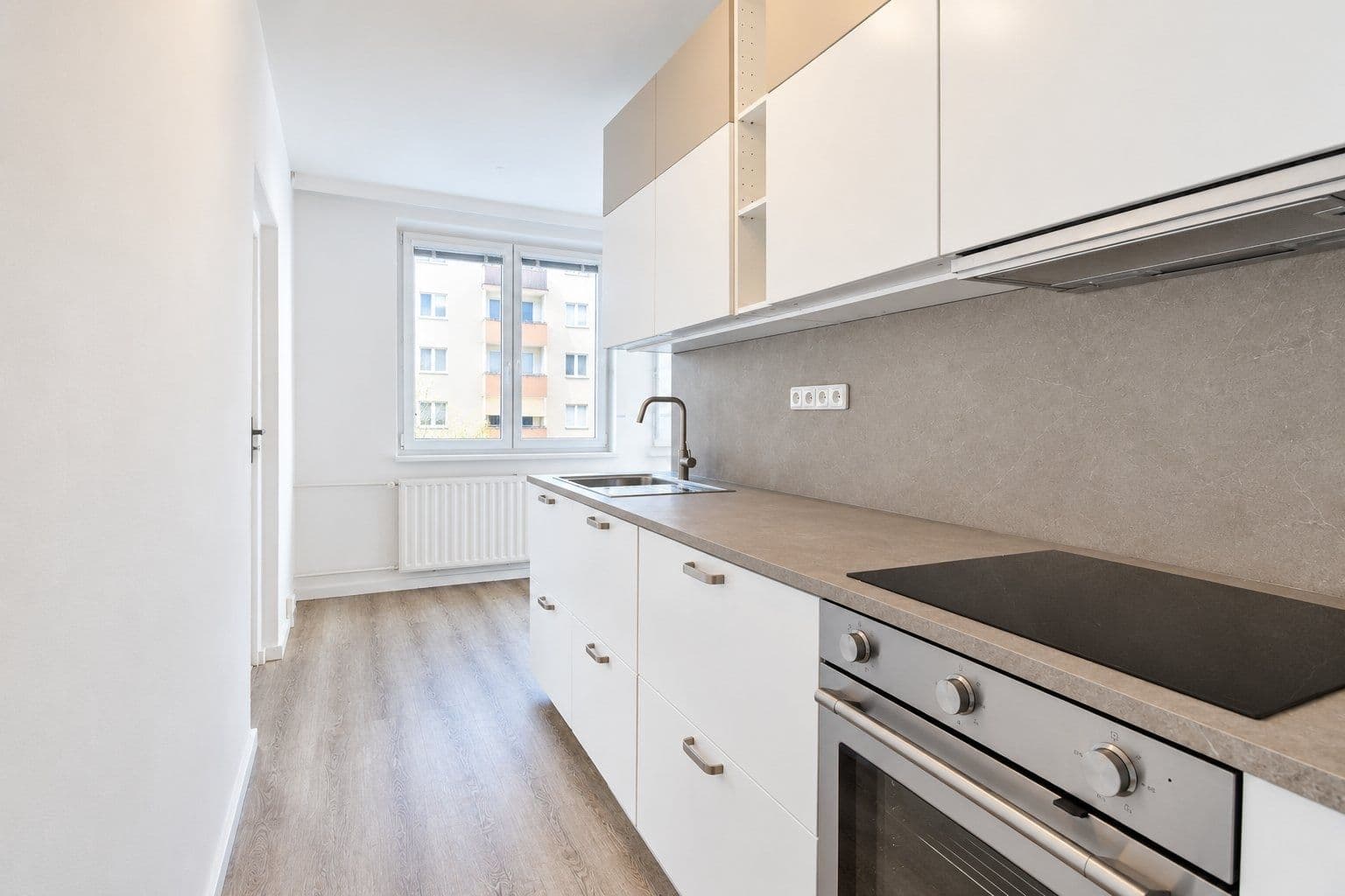 Prenájom bytu 4-izbový 77 m², Nedašovská, Praha, Praha Prenájom bytu 4-izbový 77 m², Nedašovská, Praha, Praha