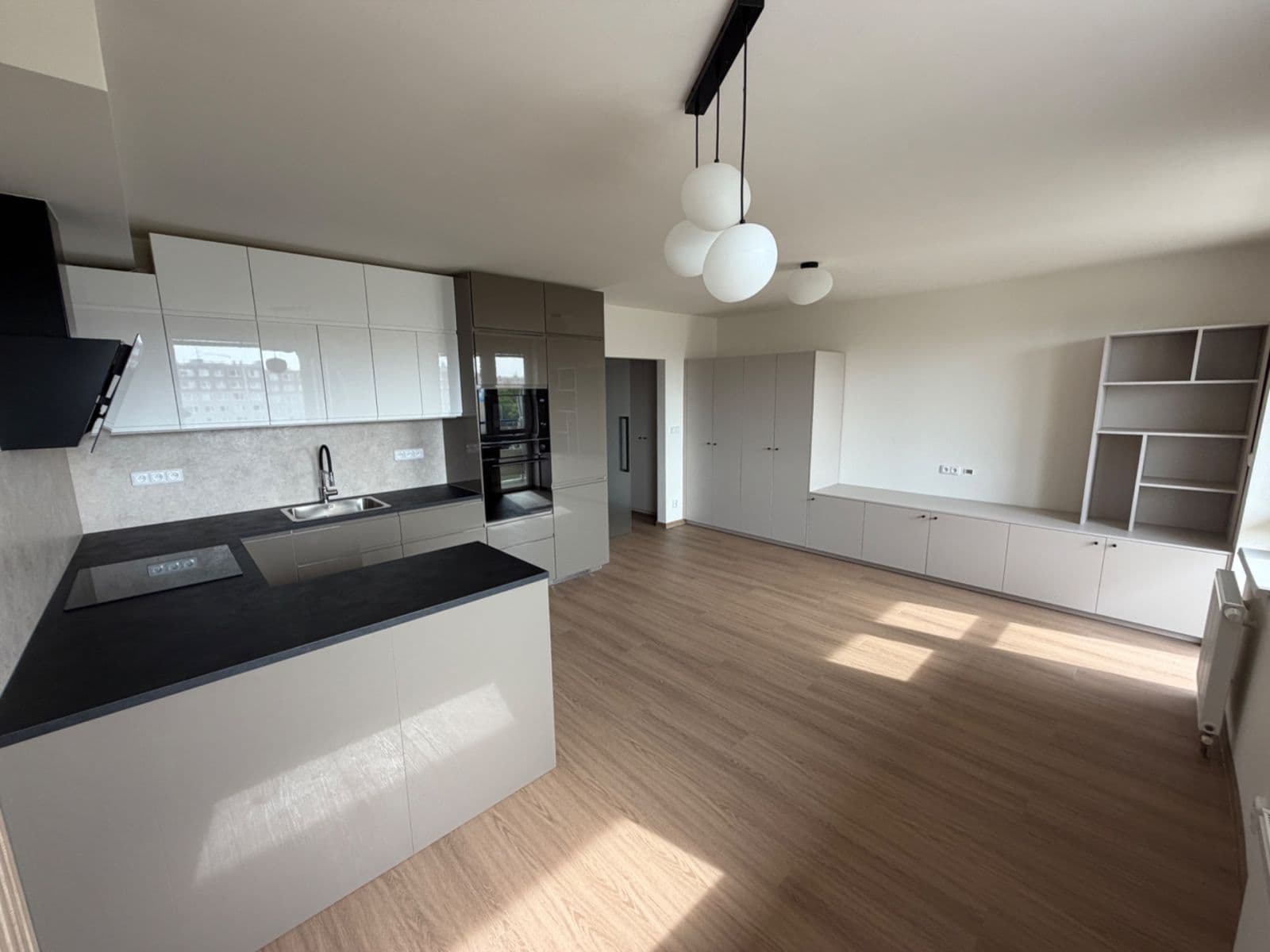 Prenájom bytu 3-izbový 72 m², Sluneční náměstí, Praha, Praha Prenájom bytu 3-izbový 72 m², Sluneční náměstí, Praha, Praha
