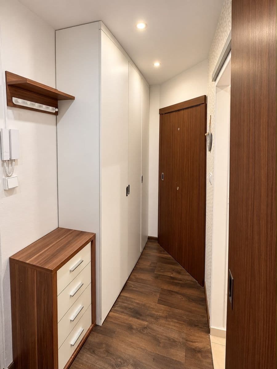 Prenájom bytu 2-izbový 33 m², Košťálkova, Praha, Praha Prenájom bytu 2-izbový 33 m², Košťálkova, Praha, Praha