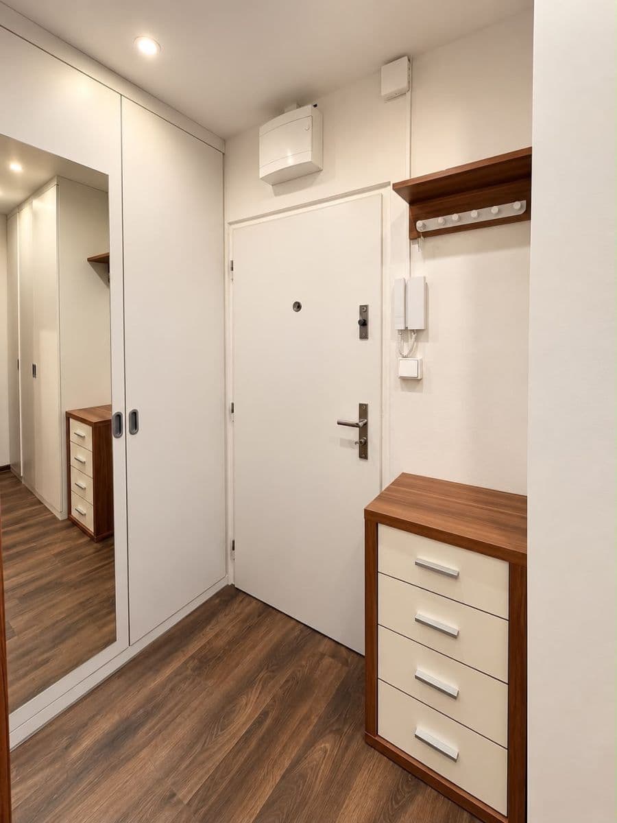 Prenájom bytu 2-izbový 33 m², Košťálkova, Praha, Praha Prenájom bytu 2-izbový 33 m², Košťálkova, Praha, Praha
