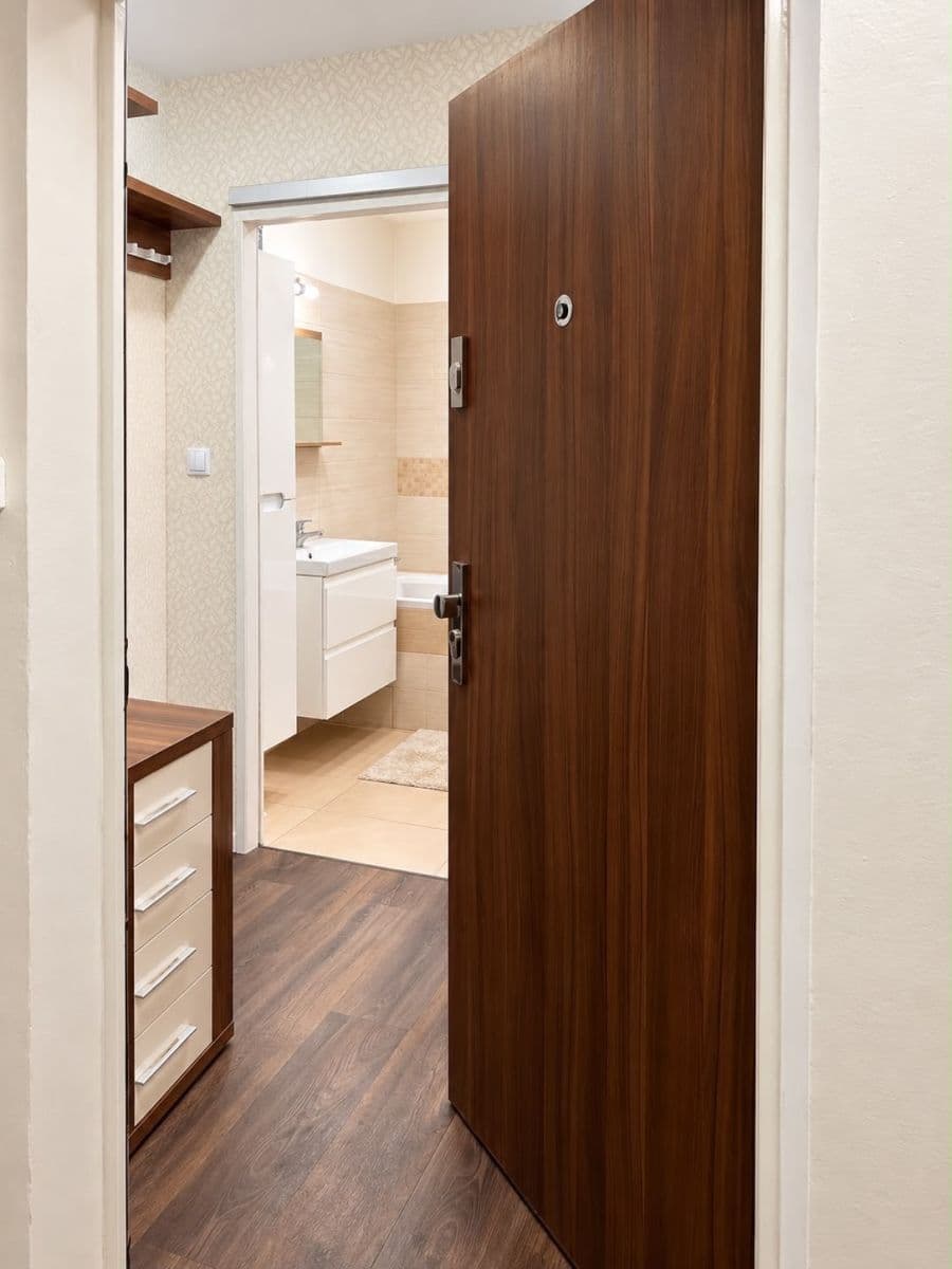 Prenájom bytu 2-izbový 33 m², Košťálkova, Praha, Praha Prenájom bytu 2-izbový 33 m², Košťálkova, Praha, Praha