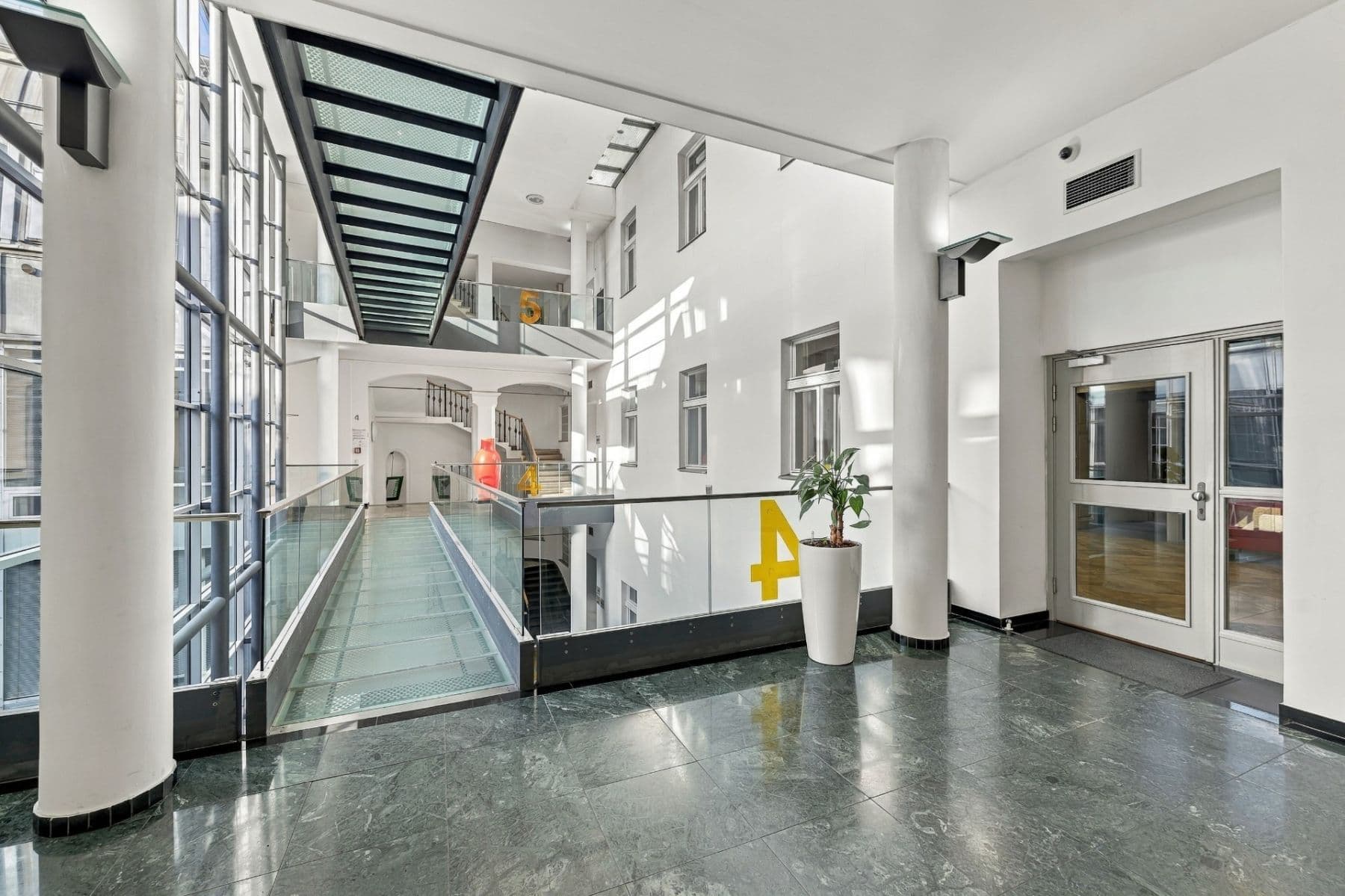 Prenájom kancelárie 1.120 m², Krakovská, Praha, Praha Prenájom kancelárie 1.120 m², Krakovská, Praha, Praha