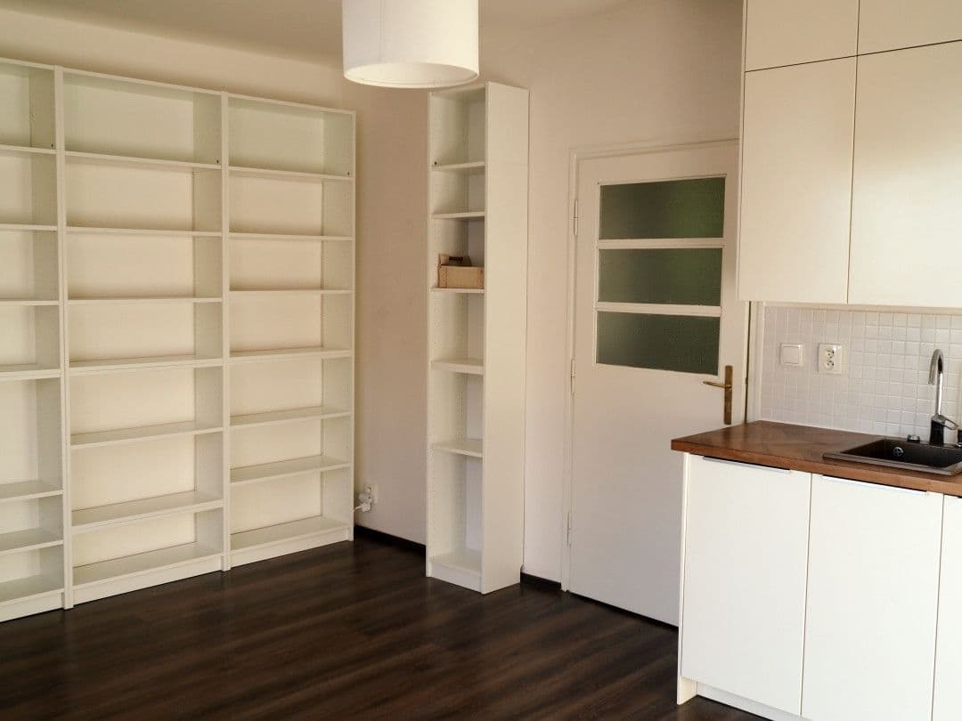 Prenájom bytu 2-izbový 40 m², Královická, Praha, Praha Prenájom bytu 2-izbový 40 m², Královická, Praha, Praha