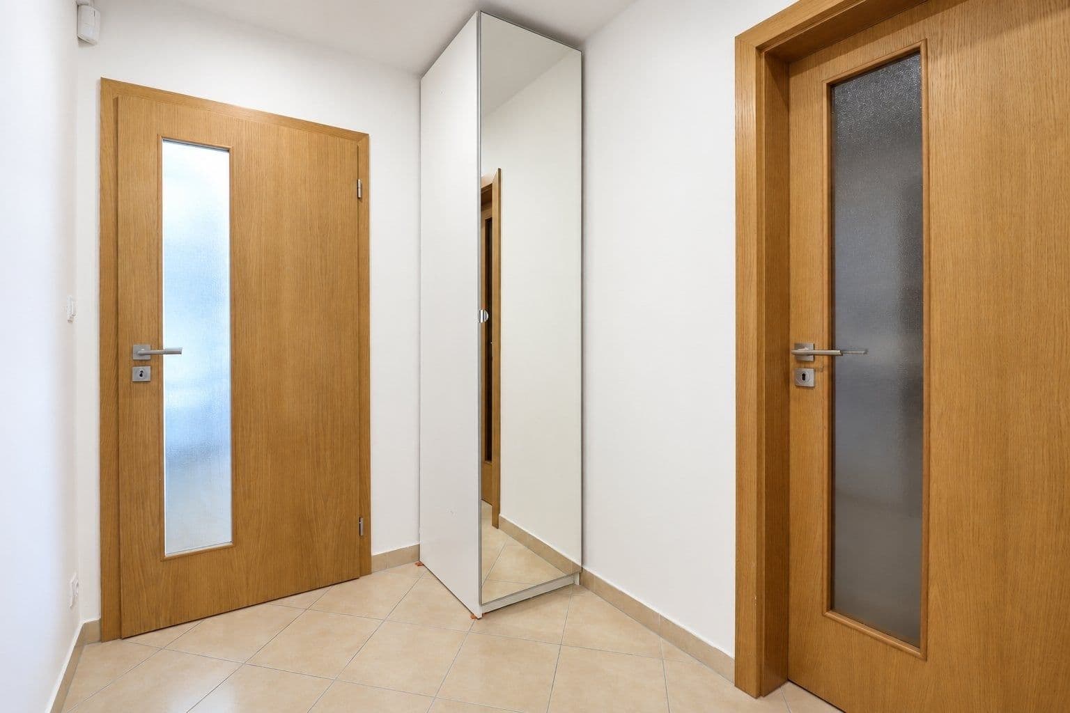 Prenájom bytu 1-izbový 48 m², Olšanská, Praha, Praha Prenájom bytu 1-izbový 48 m², Olšanská, Praha, Praha