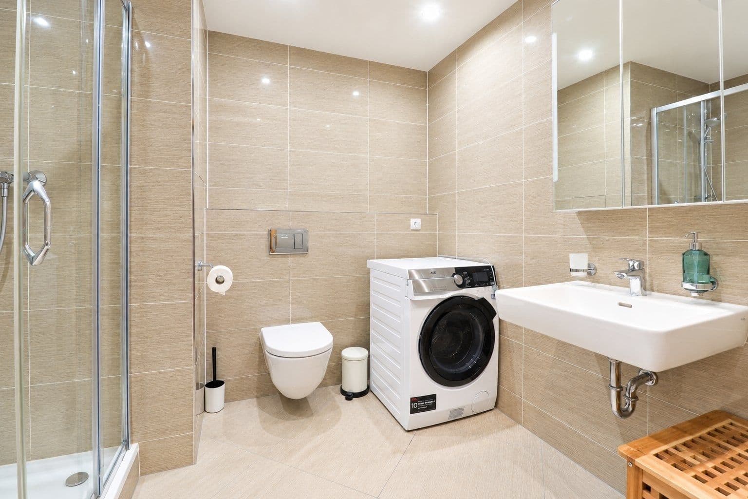 Prenájom bytu 1-izbový 48 m², Olšanská, Praha, Praha Prenájom bytu 1-izbový 48 m², Olšanská, Praha, Praha