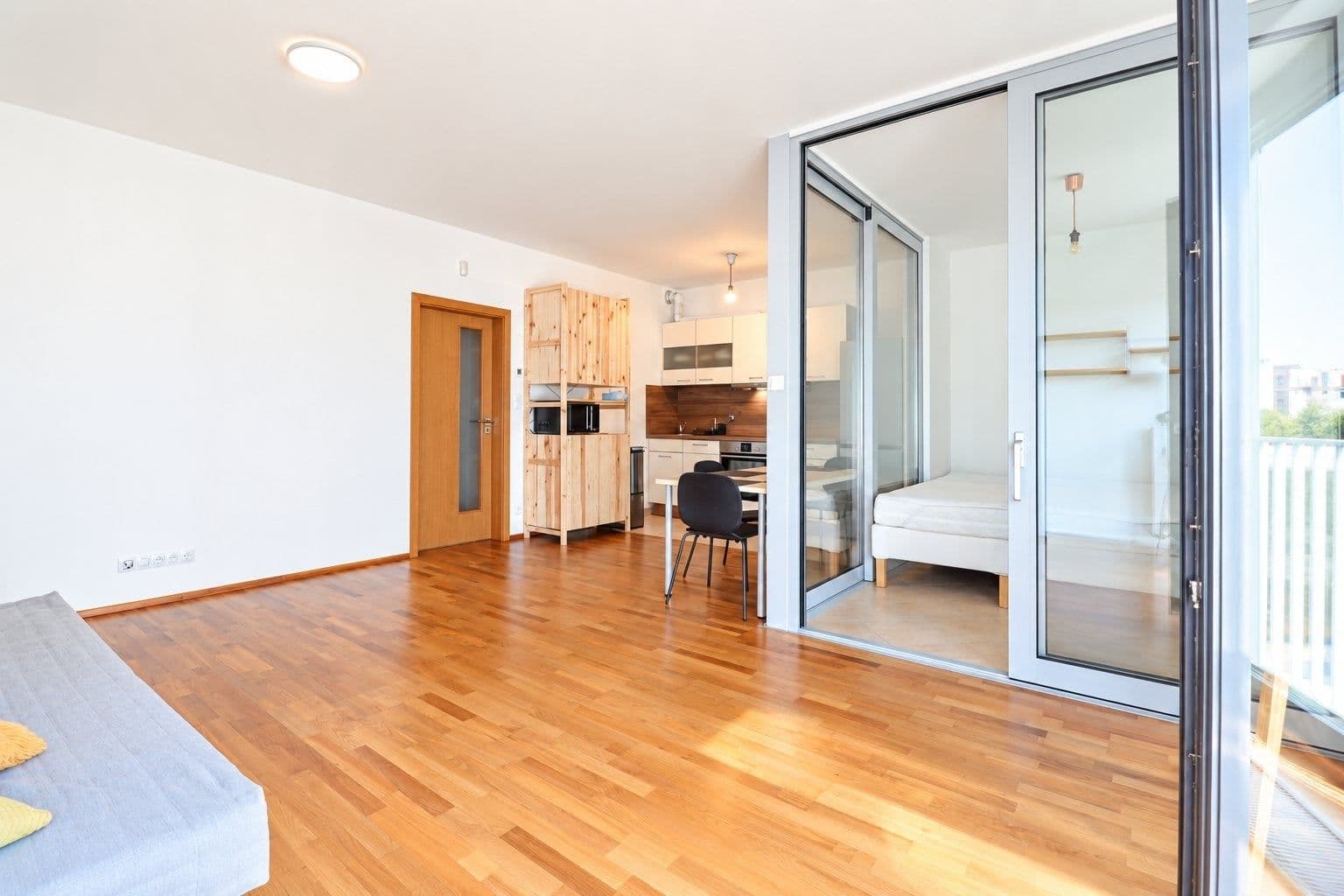 Prenájom bytu 1-izbový 48 m², Olšanská, Praha, Praha Prenájom bytu 1-izbový 48 m², Olšanská, Praha, Praha