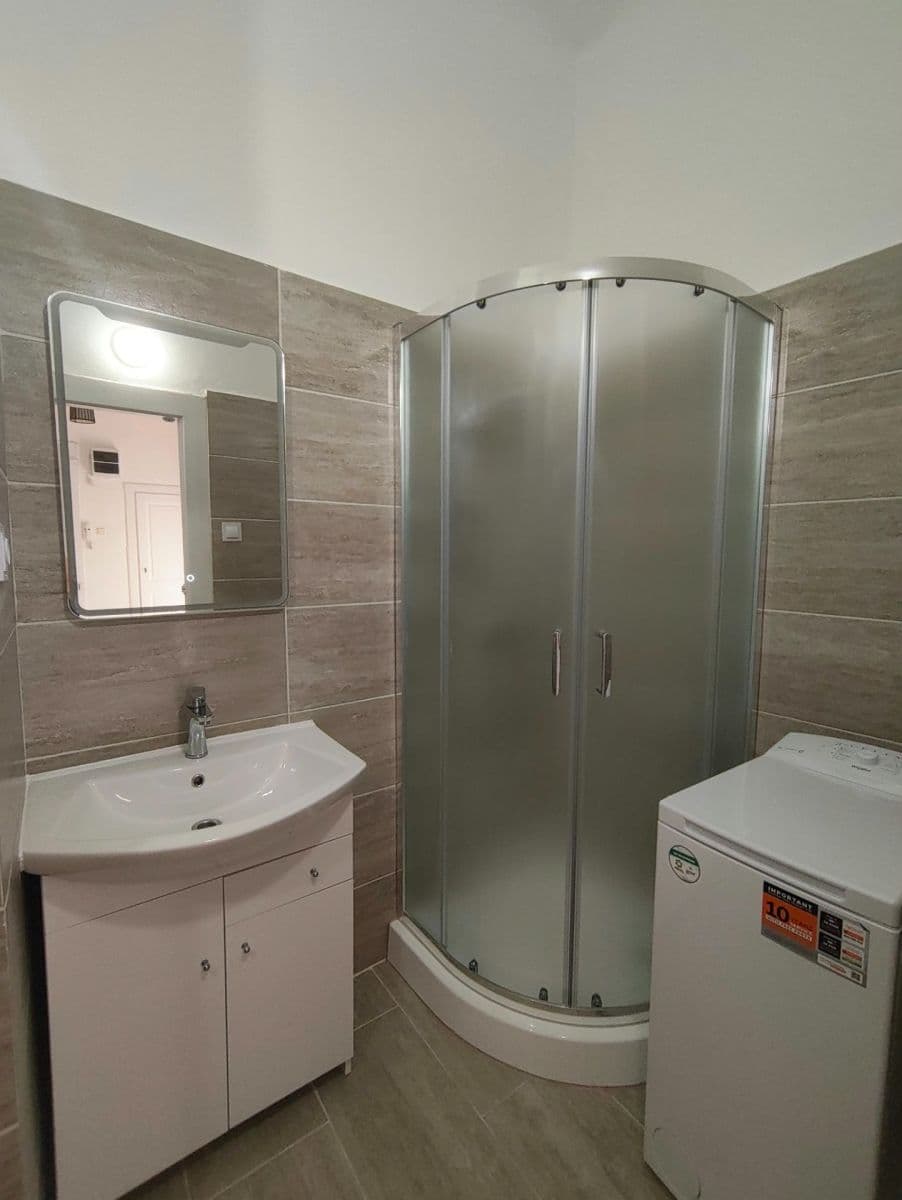 Prenájom bytu 3-izbový 92 m², Chlumčanského, Praha, Praha Prenájom bytu 3-izbový 92 m², Chlumčanského, Praha, Praha