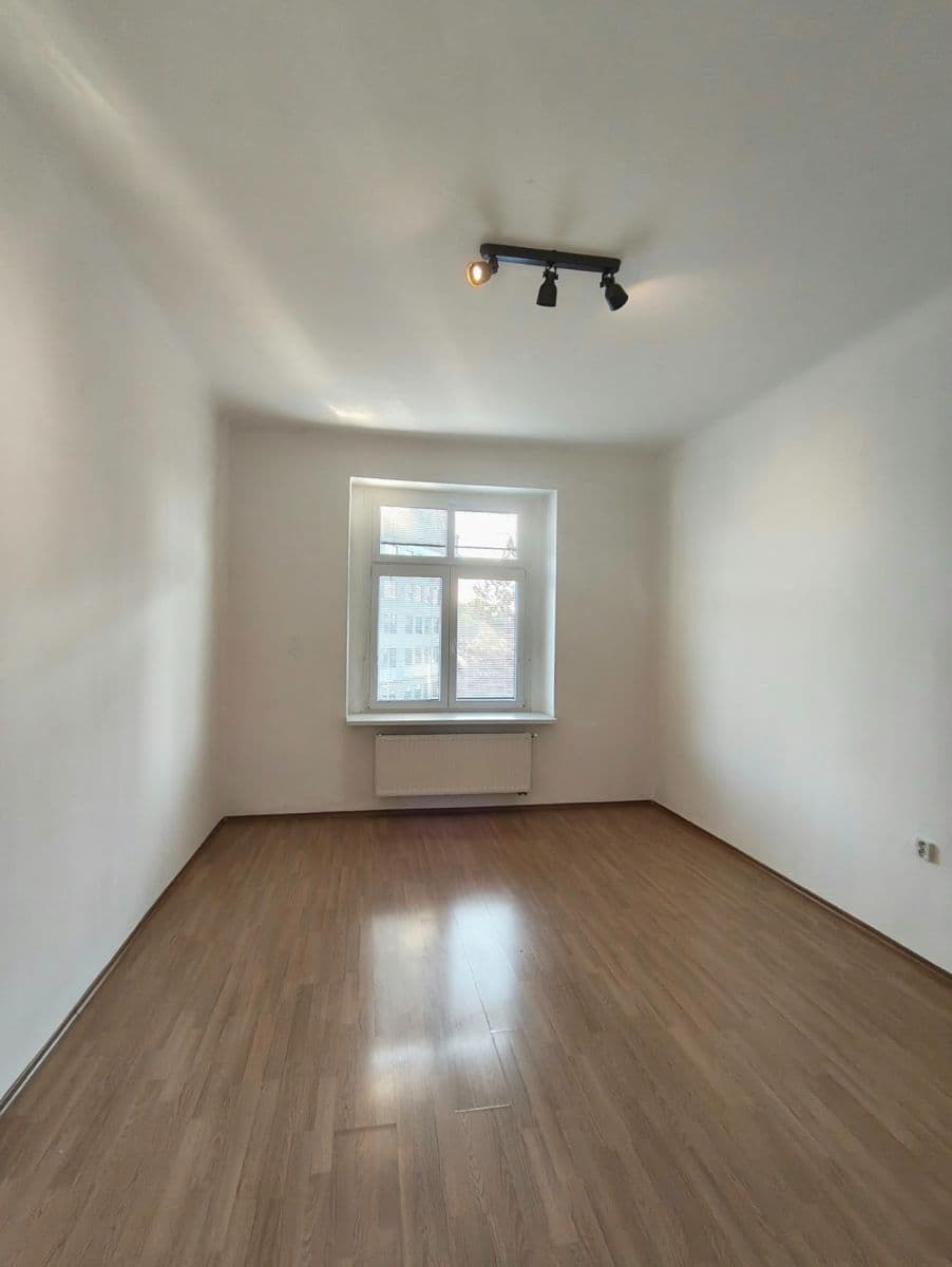 Prenájom bytu 3-izbový 92 m², Chlumčanského, Praha, Praha Prenájom bytu 3-izbový 92 m², Chlumčanského, Praha, Praha