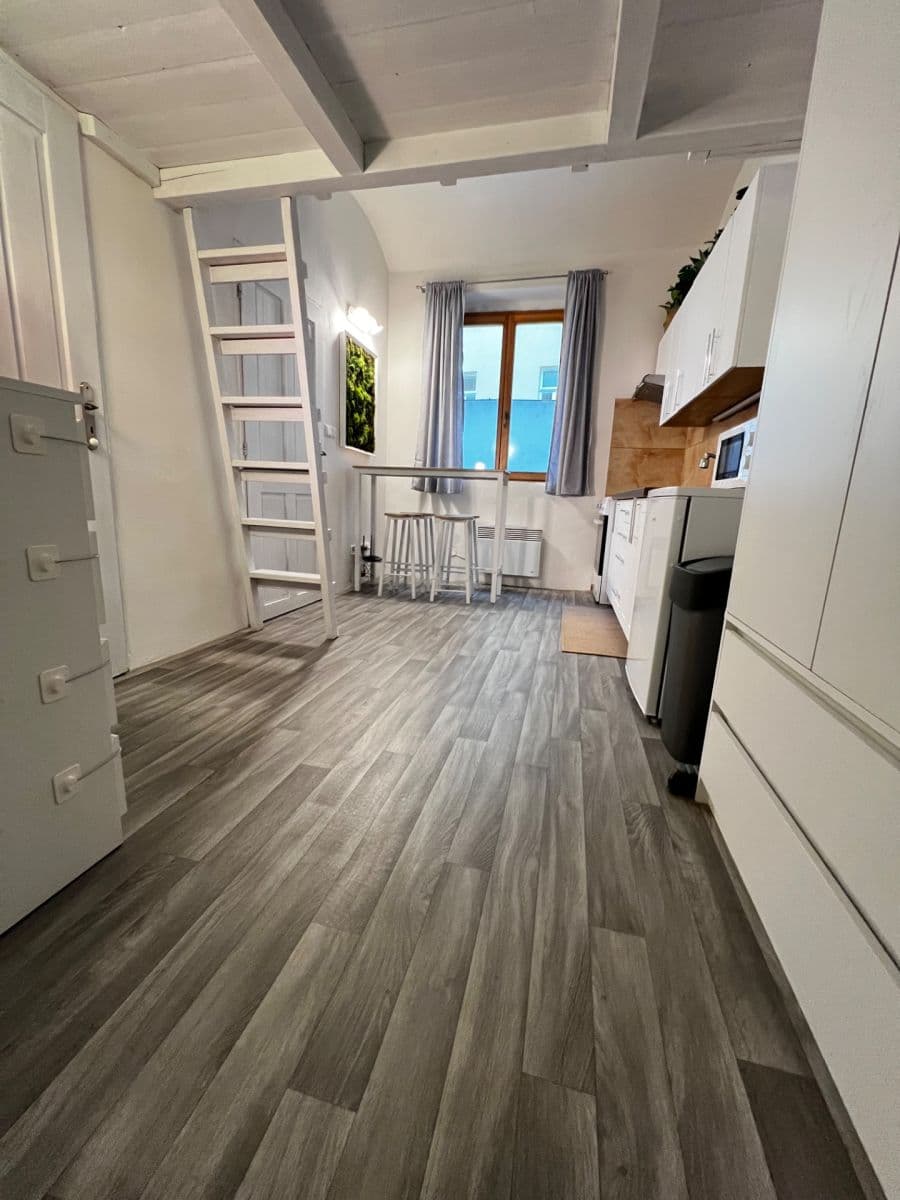 Prenájom bytu 2-izbový 35 m², Plzeňská, Praha, Praha Prenájom bytu 2-izbový 35 m², Plzeňská, Praha, Praha