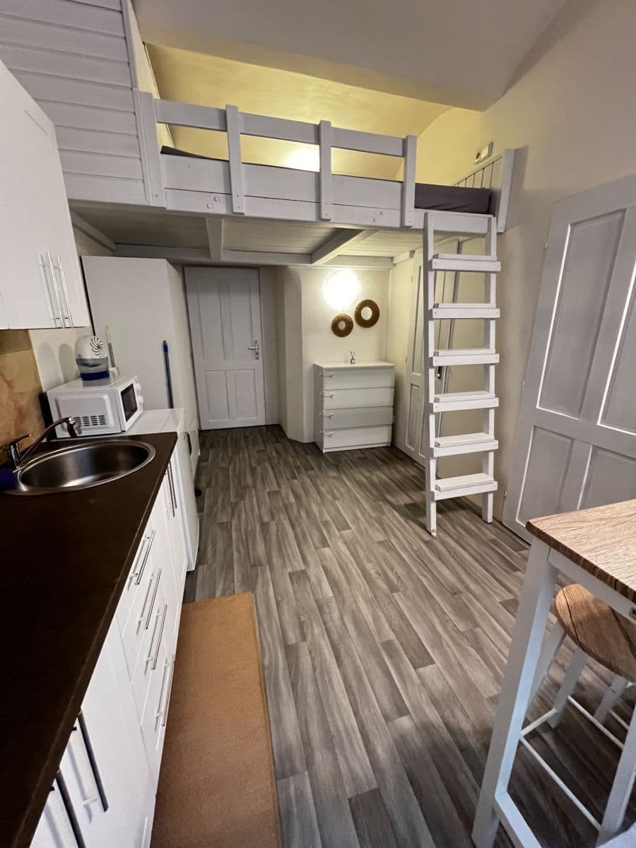 Prenájom bytu 2-izbový 35 m², Plzeňská, Praha, Praha Prenájom bytu 2-izbový 35 m², Plzeňská, Praha, Praha