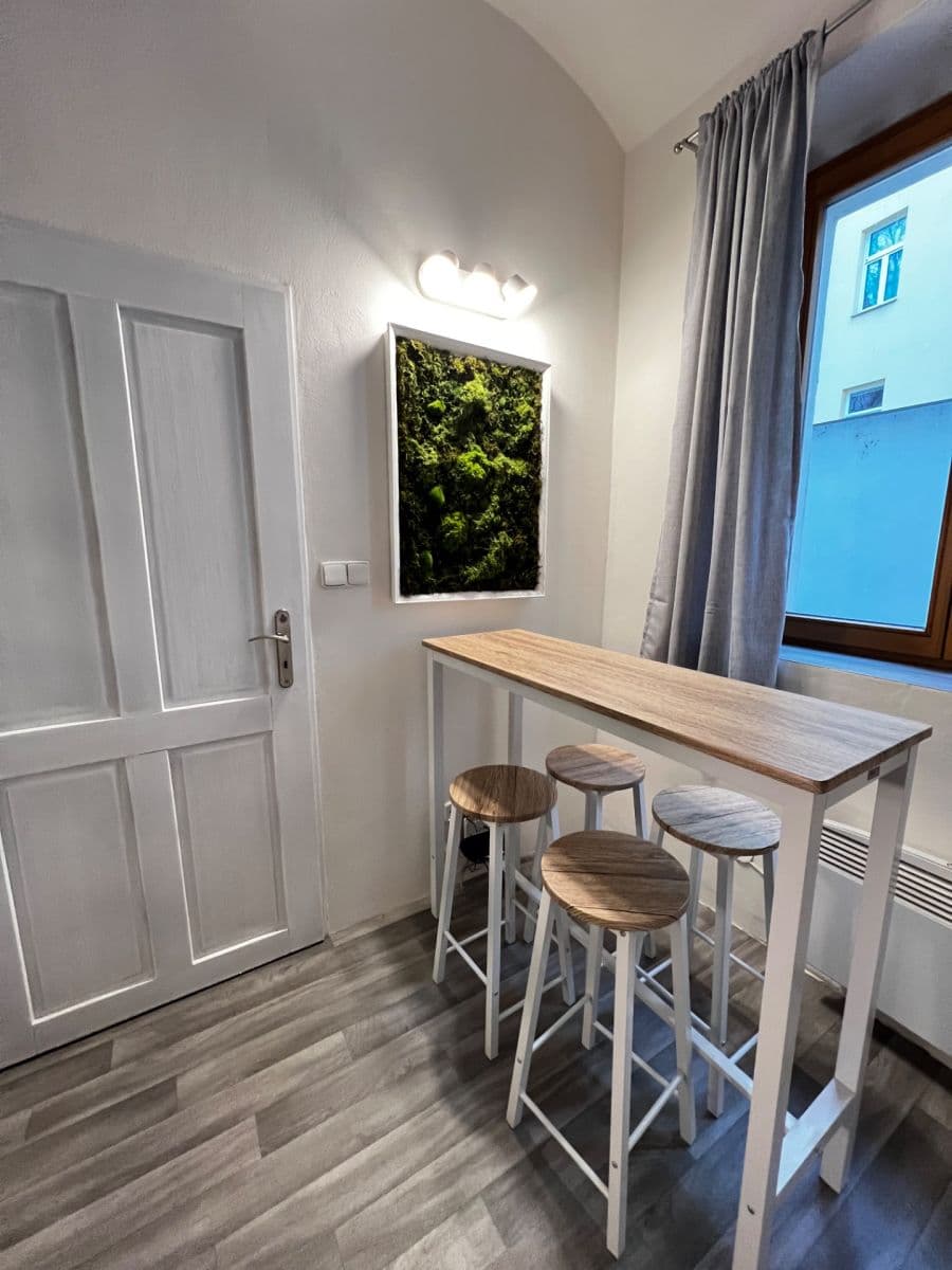 Prenájom bytu 2-izbový 35 m², Plzeňská, Praha, Praha Prenájom bytu 2-izbový 35 m², Plzeňská, Praha, Praha