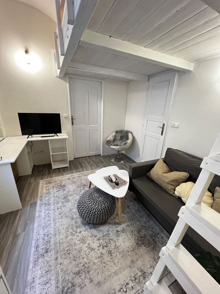 Prenájom bytu 2-izbový 35 m², Plzeňská, Praha, Praha Prenájom bytu 2-izbový 35 m², Plzeňská, Praha, Praha