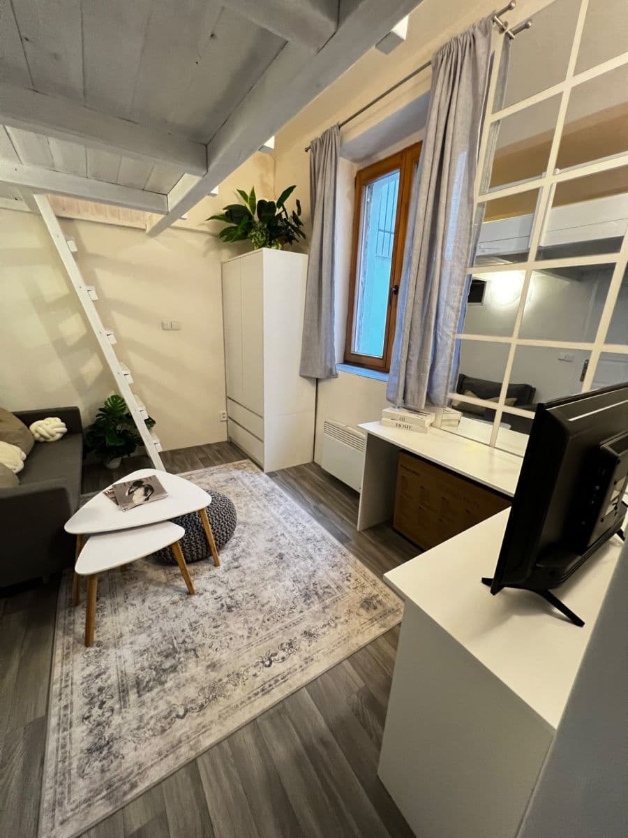 Prenájom bytu 2-izbový 35 m², Plzeňská, Praha, Praha Prenájom bytu 2-izbový 35 m², Plzeňská, Praha, Praha