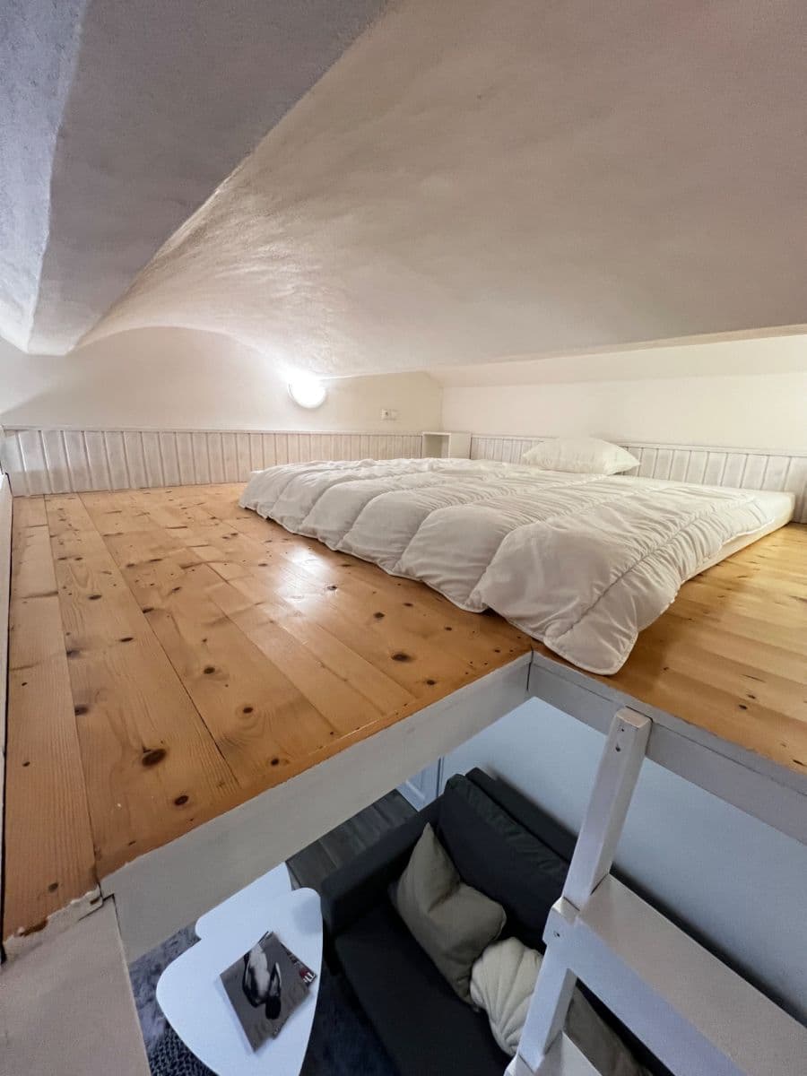 Prenájom bytu 2-izbový 35 m², Plzeňská, Praha, Praha Prenájom bytu 2-izbový 35 m², Plzeňská, Praha, Praha