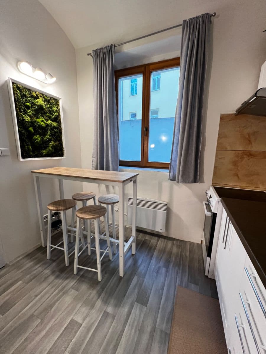 Prenájom bytu 2-izbový 35 m², Plzeňská, Praha, Praha Prenájom bytu 2-izbový 35 m², Plzeňská, Praha, Praha