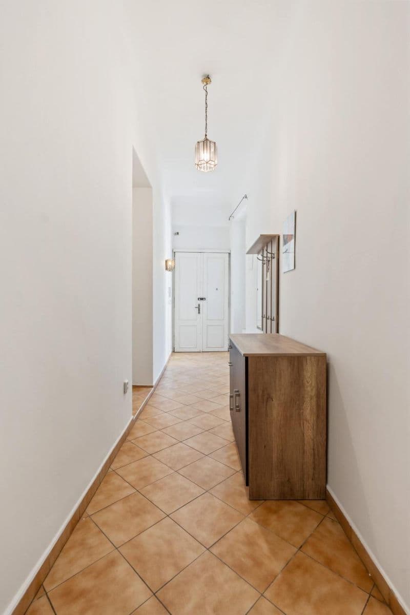 Prenájom bytu 151 m², Tyršova, Praha, Praha Prenájom bytu 151 m², Tyršova, Praha, Praha