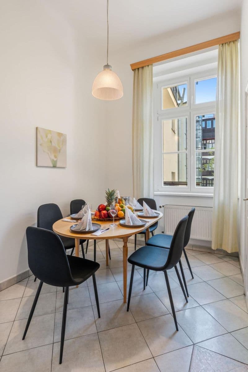 Prenájom bytu 151 m², Tyršova, Praha, Praha Prenájom bytu 151 m², Tyršova, Praha, Praha