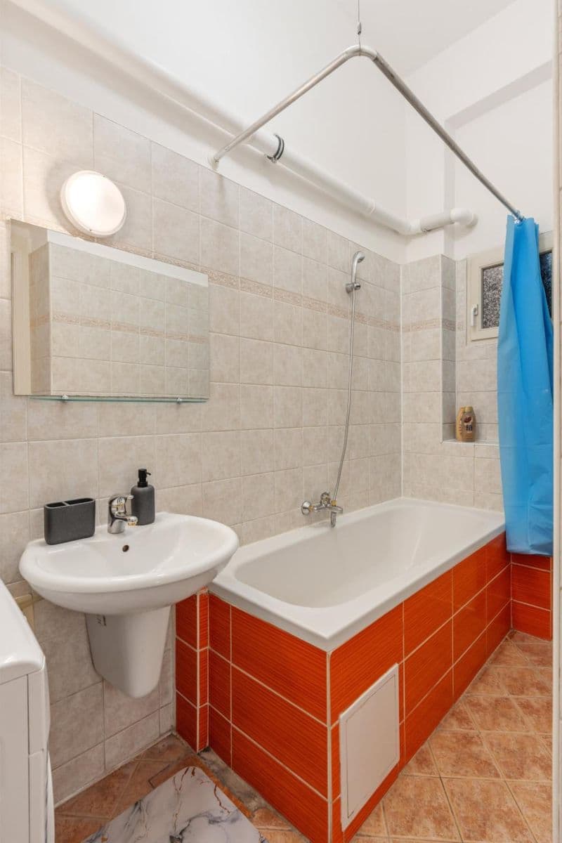Prenájom bytu 151 m², Tyršova, Praha, Praha Prenájom bytu 151 m², Tyršova, Praha, Praha
