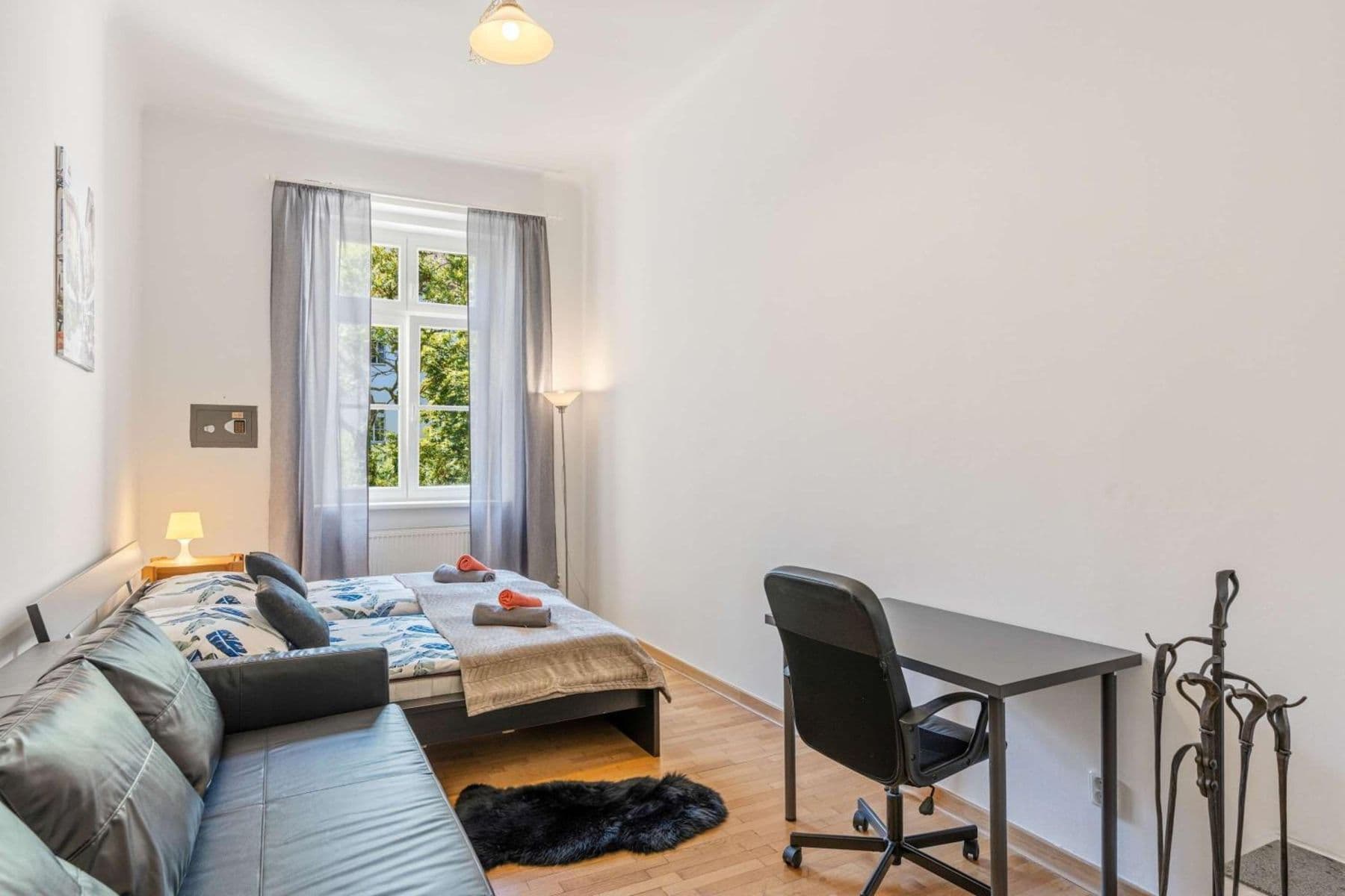 Prenájom bytu 151 m², Tyršova, Praha, Praha Prenájom bytu 151 m², Tyršova, Praha, Praha