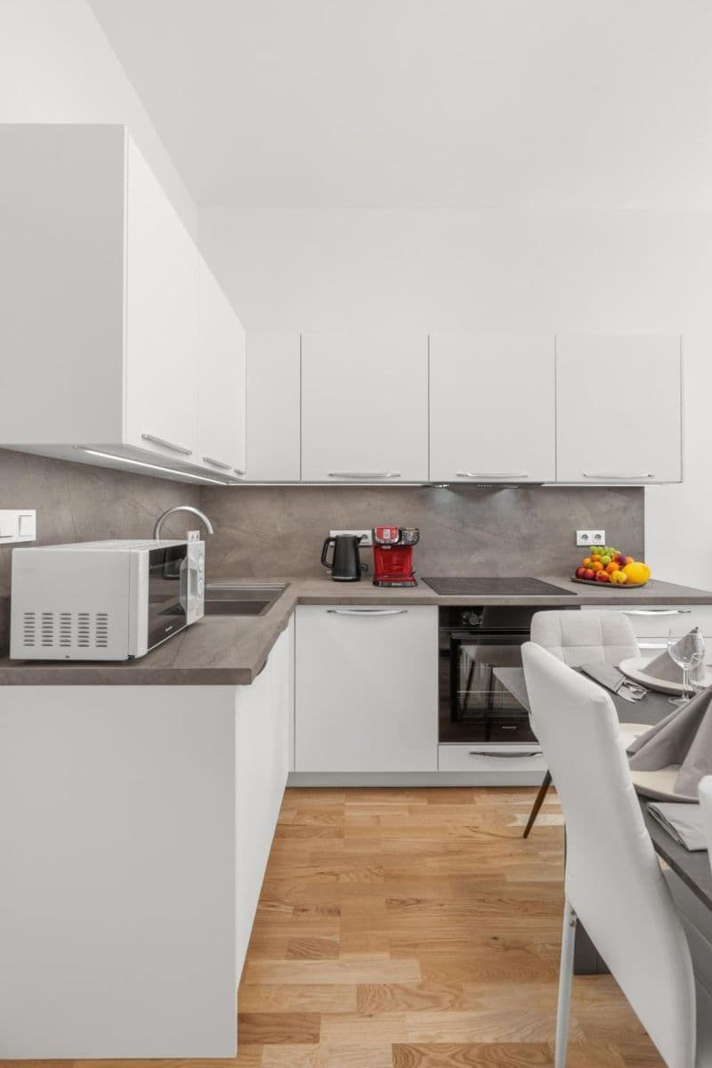 Prenájom bytu 112 m², Bělehradská, Praha, Praha Prenájom bytu 112 m², Bělehradská, Praha, Praha