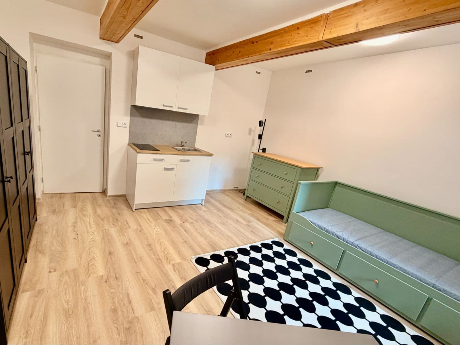 Prenájom bytu 1-izbový 32 m², Bulharská, Praha, Praha Prenájom bytu 1-izbový 32 m², Bulharská, Praha, Praha