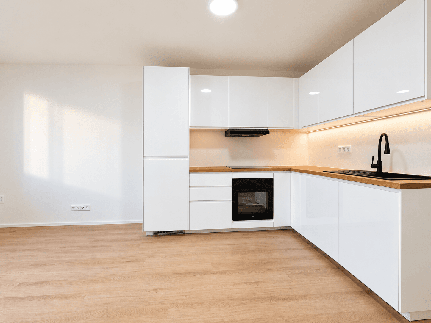 Predaj bytu 3-izbový 54 m², Káranská, Praha, Praha Predaj bytu 3-izbový 54 m², Káranská, Praha, Praha