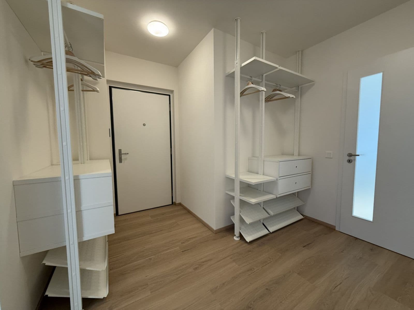 Prenájom bytu 3-izbový 79 m², Laponská, Praha, Praha Prenájom bytu 3-izbový 79 m², Laponská, Praha, Praha