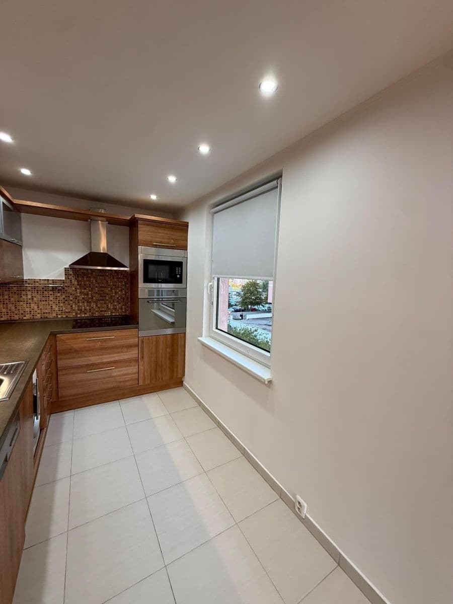 Prenájom bytu 3-izbový 68 m², Šimonova, Praha, Praha Prenájom bytu 3-izbový 68 m², Šimonova, Praha, Praha