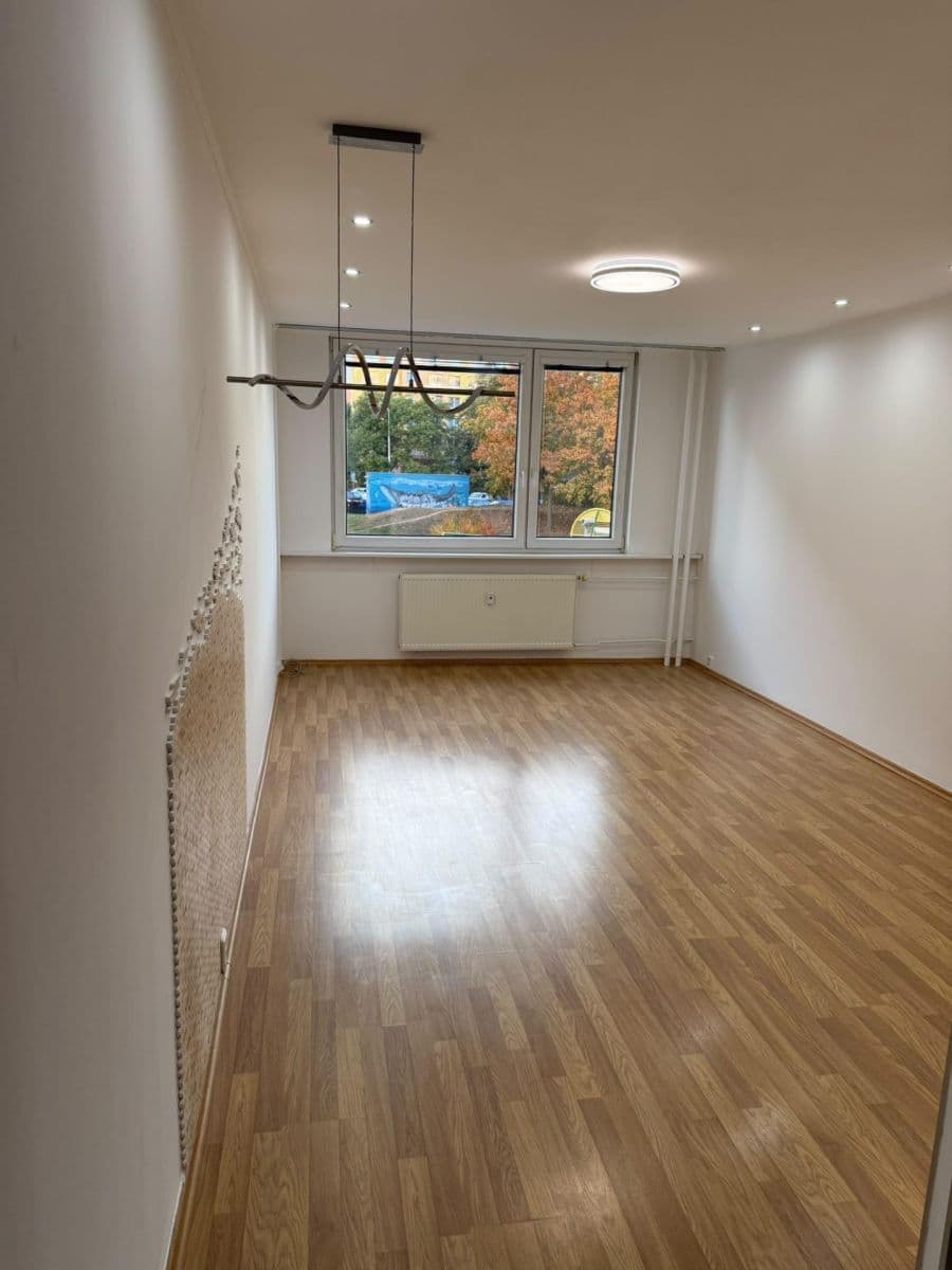 Prenájom bytu 3-izbový 68 m², Šimonova, Praha, Praha Prenájom bytu 3-izbový 68 m², Šimonova, Praha, Praha