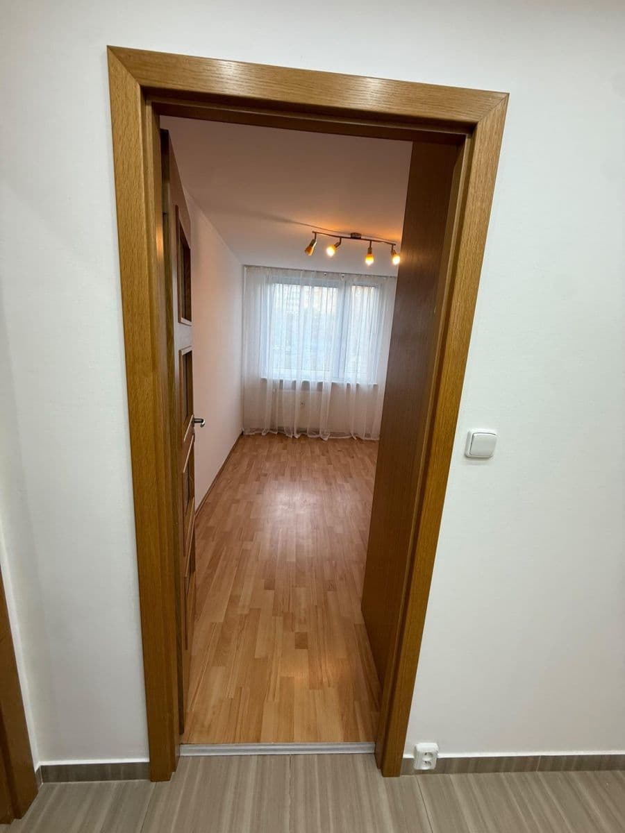 Prenájom bytu 3-izbový 68 m², Šimonova, Praha, Praha Prenájom bytu 3-izbový 68 m², Šimonova, Praha, Praha