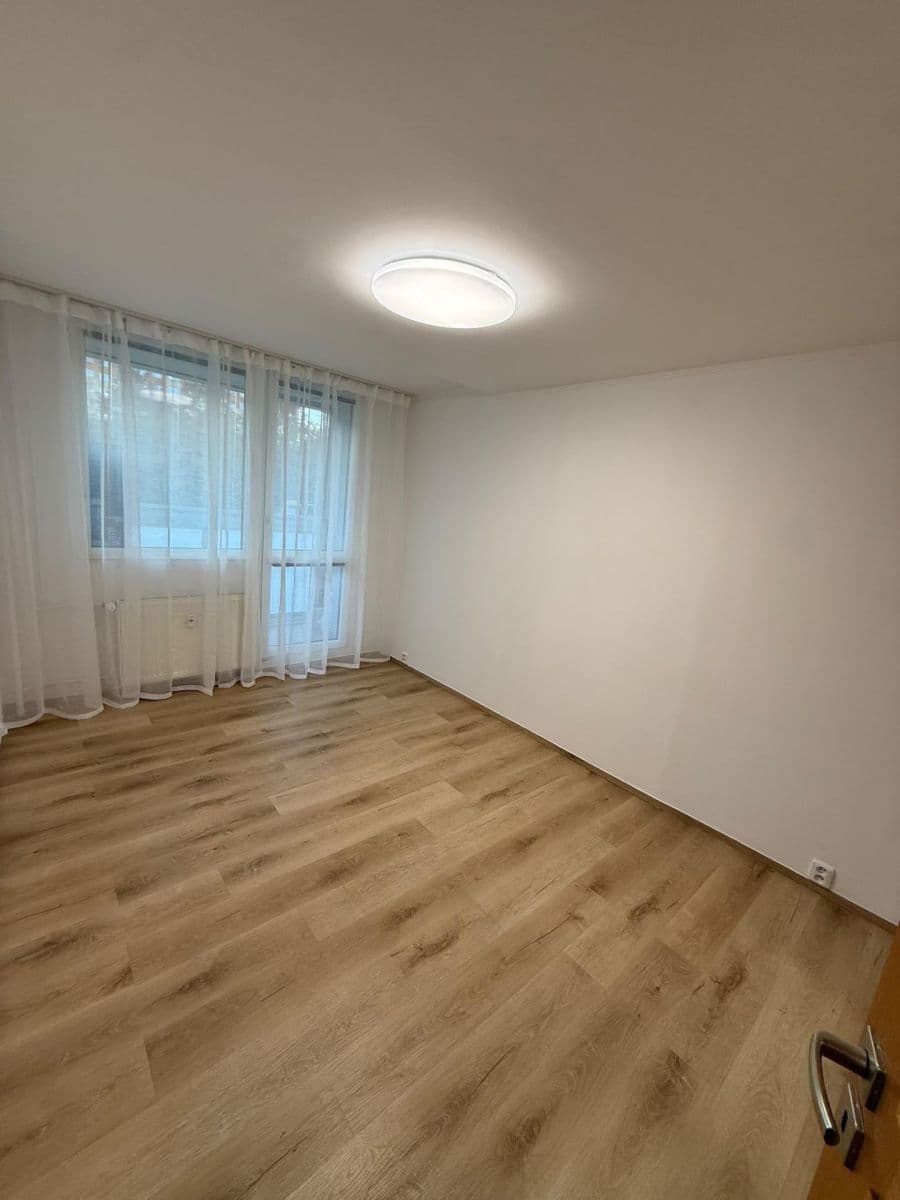 Prenájom bytu 3-izbový 68 m², Šimonova, Praha, Praha Prenájom bytu 3-izbový 68 m², Šimonova, Praha, Praha