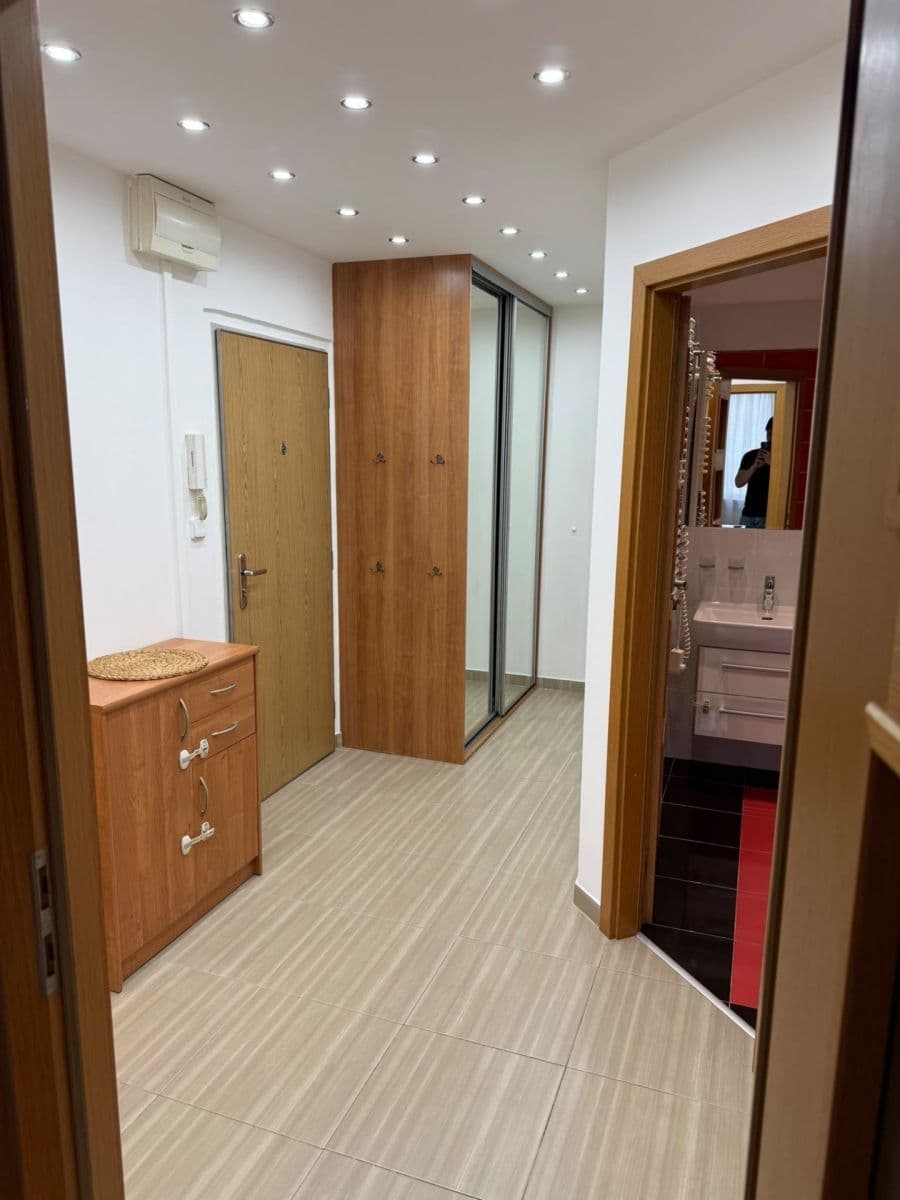 Prenájom bytu 3-izbový 68 m², Šimonova, Praha, Praha Prenájom bytu 3-izbový 68 m², Šimonova, Praha, Praha