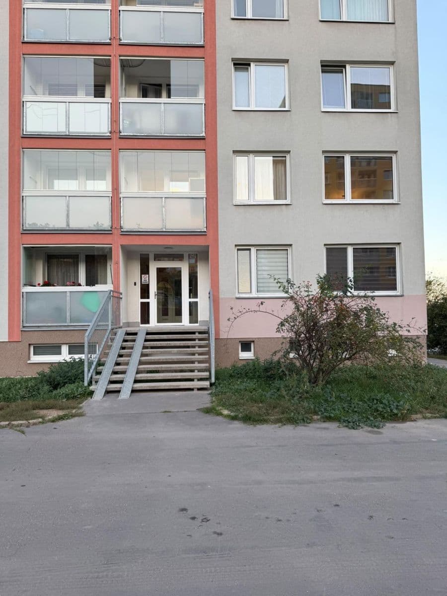Prenájom bytu 3-izbový 68 m², Šimonova, Praha, Praha Prenájom bytu 3-izbový 68 m², Šimonova, Praha, Praha