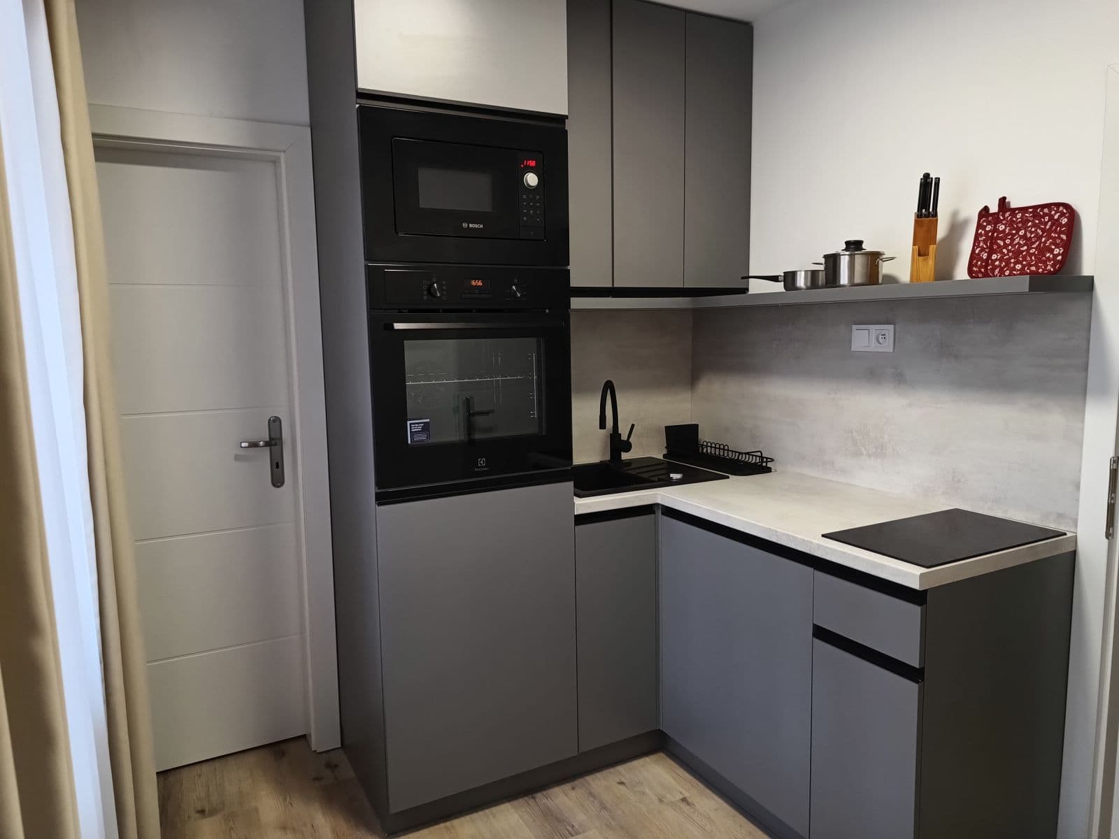 Prenájom bytu 37 m², Hradební, Praha, Praha Prenájom bytu 37 m², Hradební, Praha, Praha