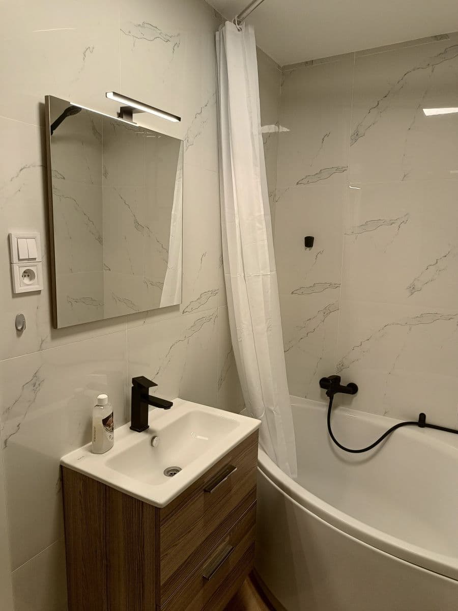Prenájom bytu 37 m², Hradební, Praha, Praha Prenájom bytu 37 m², Hradební, Praha, Praha
