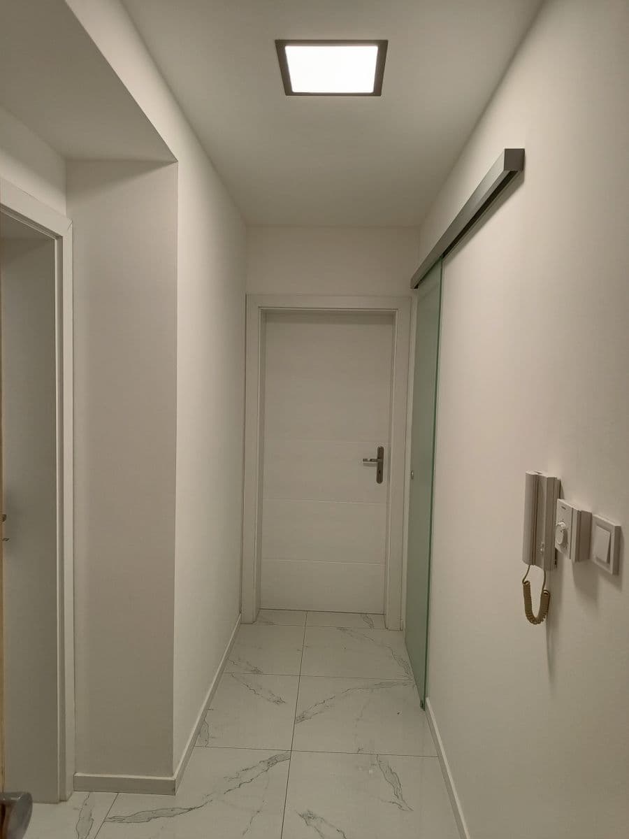Prenájom bytu 37 m², Hradební, Praha, Praha Prenájom bytu 37 m², Hradební, Praha, Praha