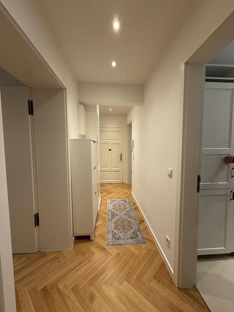 Prenájom bytu 3-izbový 80 m², Berlin, Berlín Prenájom bytu 3-izbový 80 m², Berlin, Berlín
