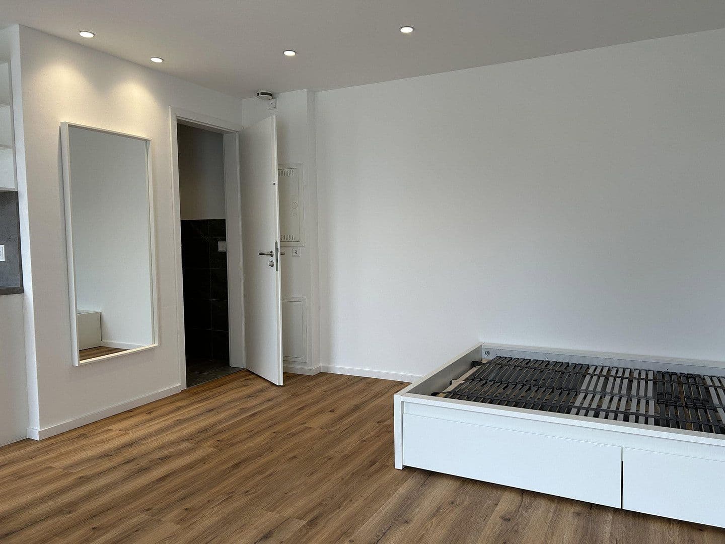Prenájom bytu 1-izbový 28 m², Esslingen am Neckar, Bádensko-Wurttembersko Prenájom bytu 1-izbový 28 m², Esslingen am Neckar, Bádensko-Wurttembersko