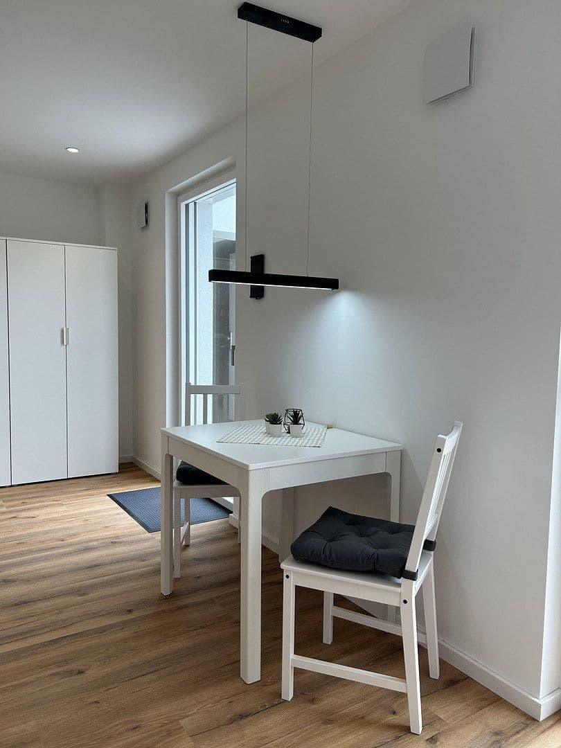 Prenájom bytu 1-izbový 28 m², Esslingen am Neckar, Bádensko-Wurttembersko Prenájom bytu 1-izbový 28 m², Esslingen am Neckar, Bádensko-Wurttembersko