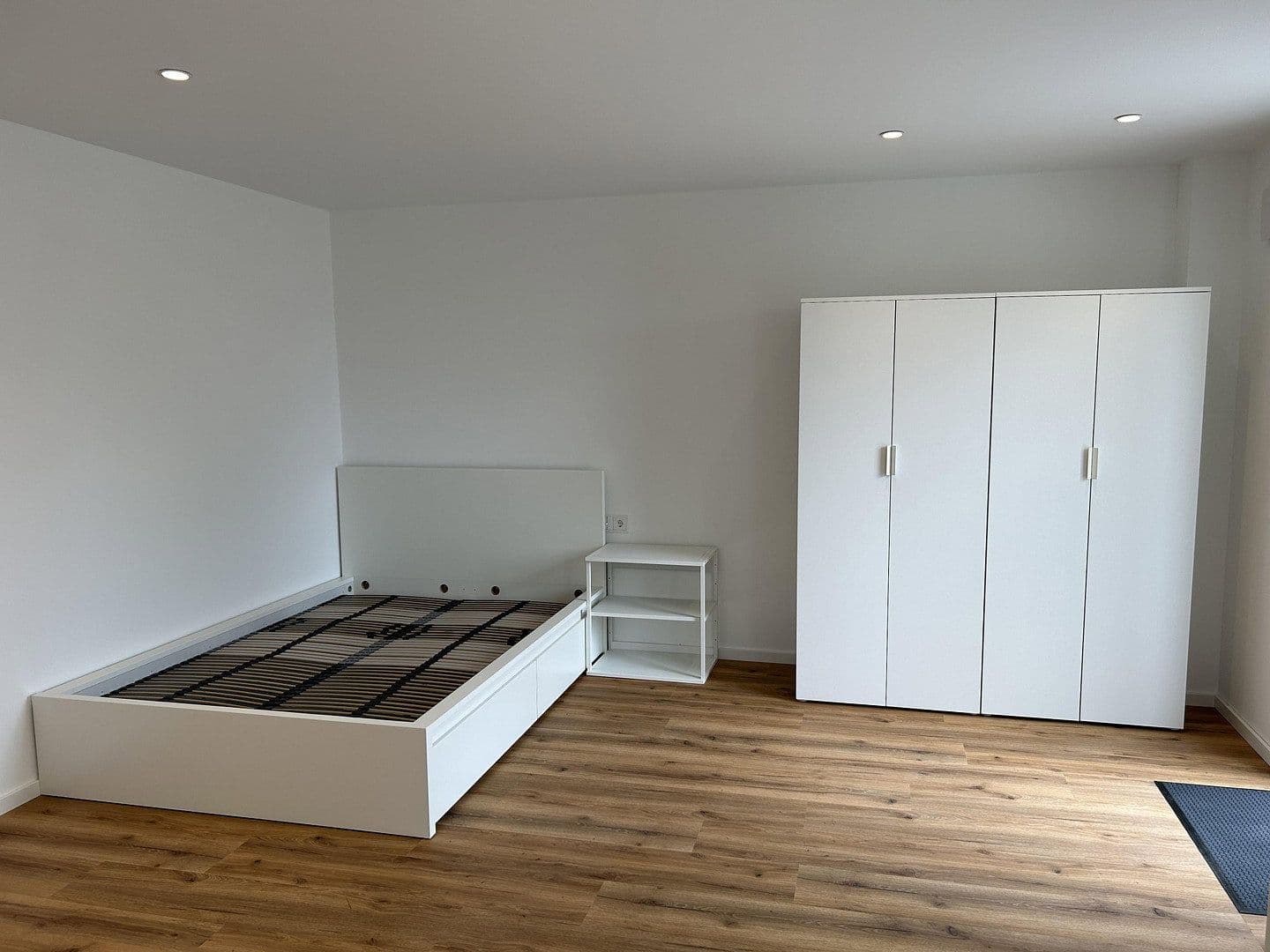 Prenájom bytu 1-izbový 28 m², Esslingen am Neckar, Bádensko-Wurttembersko Prenájom bytu 1-izbový 28 m², Esslingen am Neckar, Bádensko-Wurttembersko