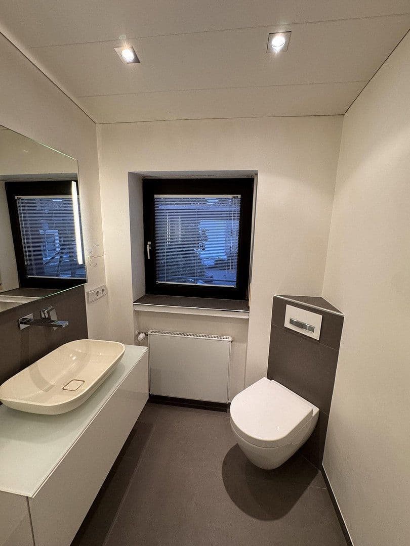 Prenájom bytu 4-izbový 123 m², Karbener Straẞe 1a, Nidderau, Hesensko Prenájom bytu 4-izbový 123 m², Karbener Straẞe 1a, Nidderau, Hesensko