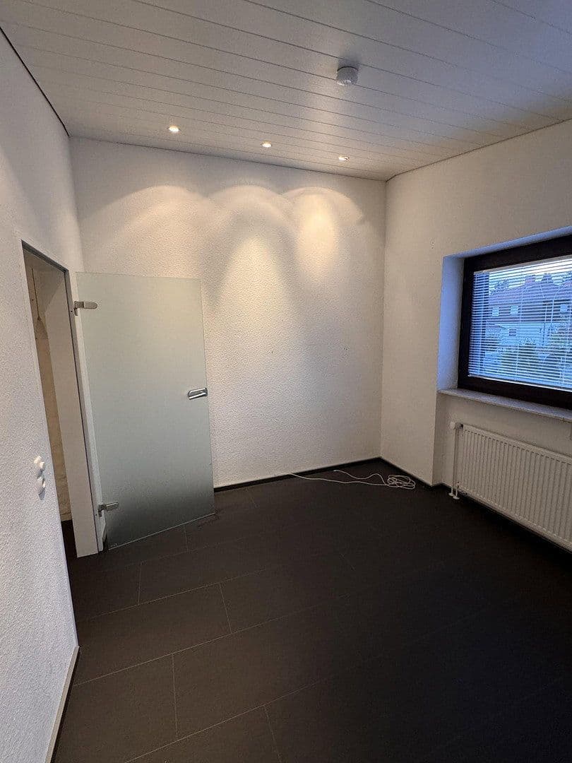 Prenájom bytu 4-izbový 123 m², Karbener Straẞe 1a, Nidderau, Hesensko Prenájom bytu 4-izbový 123 m², Karbener Straẞe 1a, Nidderau, Hesensko