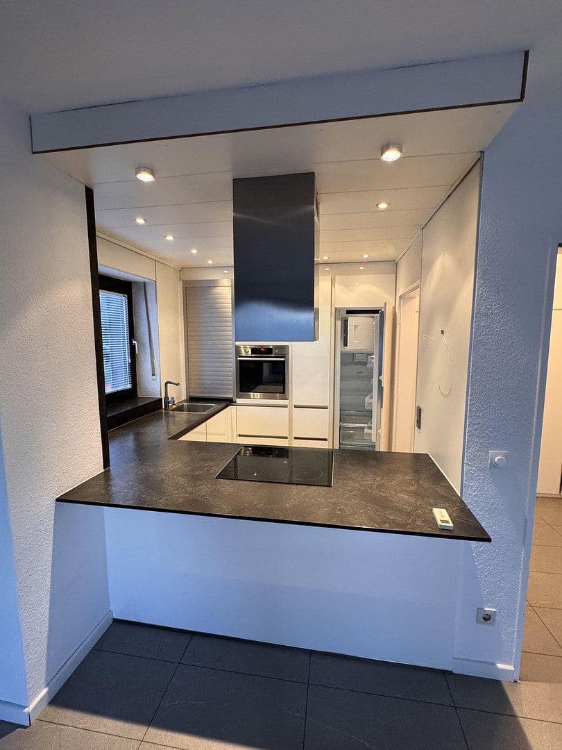 Prenájom bytu 4-izbový 123 m², Karbener Straẞe 1a, Nidderau, Hesensko Prenájom bytu 4-izbový 123 m², Karbener Straẞe 1a, Nidderau, Hesensko