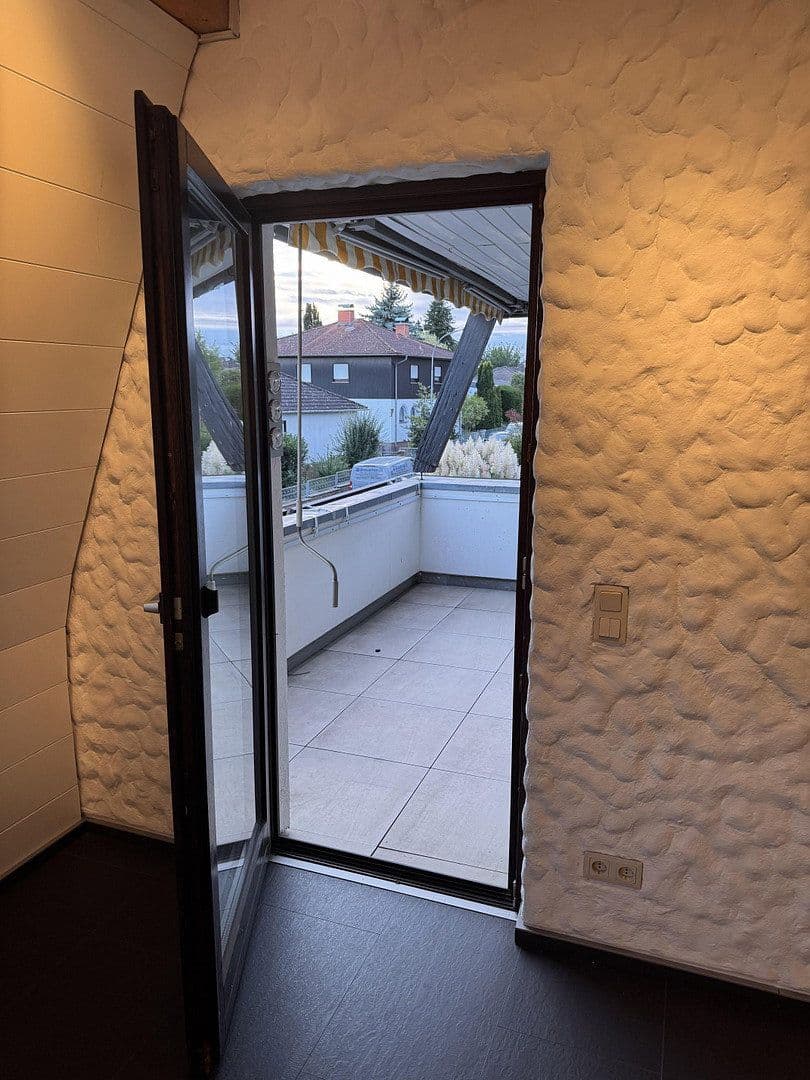 Prenájom bytu 4-izbový 123 m², Karbener Straẞe 1a, Nidderau, Hesensko Prenájom bytu 4-izbový 123 m², Karbener Straẞe 1a, Nidderau, Hesensko